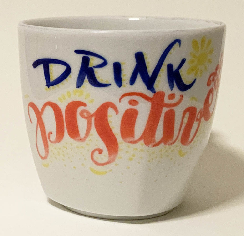 drink-positive-tasse-handlettering-buteschoen-design-typographie-keramik-tasse-seminar-kurs-selbst-gestalten-kommunikationsdesign